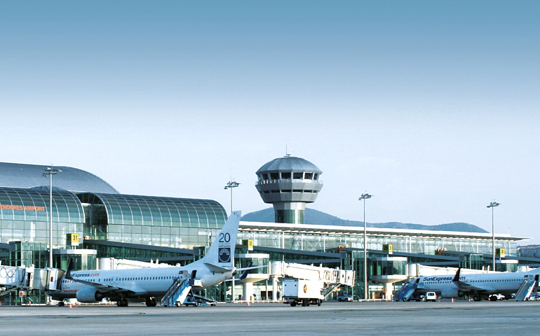Adnan Menderes Havalimanı Araç Kiralama