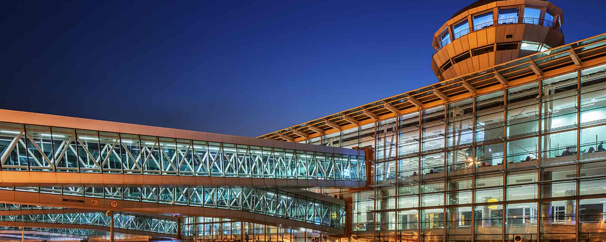 İzmir Adnan Menderes Havalimanı Araç Kiralama Ofisi
