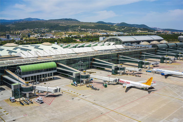 Mietwagen am Flughafen İzmir Adnan Menderes